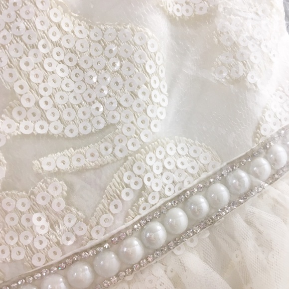 new ✶ Barefoot Bride ✶ Ethereal Pearl Trim Halter Lace Gown ✶ Ivory Size Medium - Picture 4 of 14